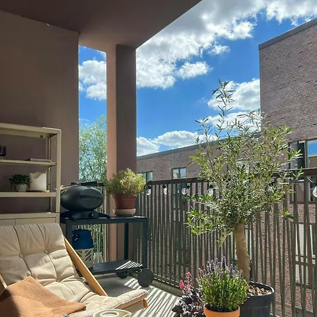 Spacious Flat With Balcony In Carlsberg