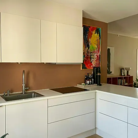 Spacious Flat With Balcony In Carlsberg *