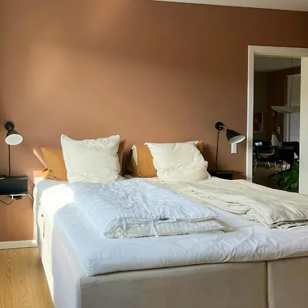 Spacious Flat With Balcony In Carlsberg Apartment *